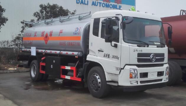 大力牌DLQ5180GYYD5型運(yùn)油車