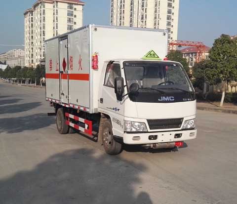 大力牌DLQ5060XRQ5型易燃?xì)怏w廂式運(yùn)輸車