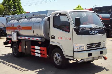 大力牌DLQ5070GJY5型加油車