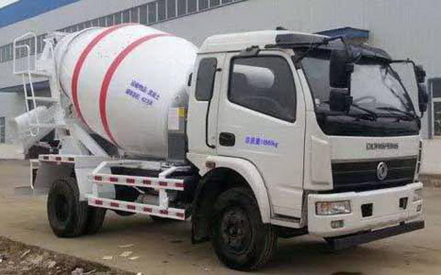 大力牌DLQ5150GJBG4型混凝土攪拌運(yùn)輸車