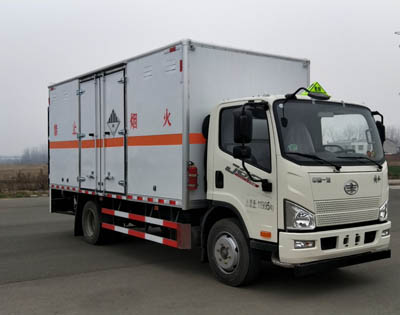 大力牌DLQ5120XZWCA6型雜項(xiàng)危險(xiǎn)物品廂式運(yùn)輸車