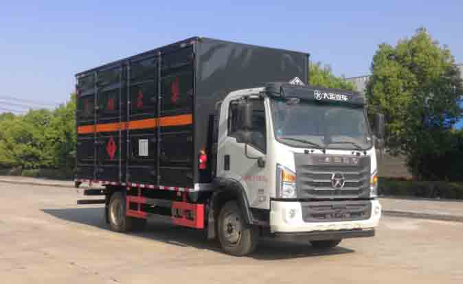旺龍威牌WLW5120XRYDYQ6型易燃液體廂式運(yùn)輸車