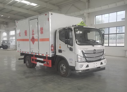程力威牌CLW5081XRQB6型易燃?xì)怏w廂式運輸車