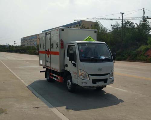 專威牌HTW5031XRYSH6型易燃液體廂式運輸車
