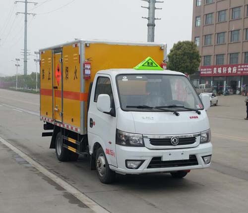 專威牌HTW5035XRYE6型易燃液體廂式運輸車
