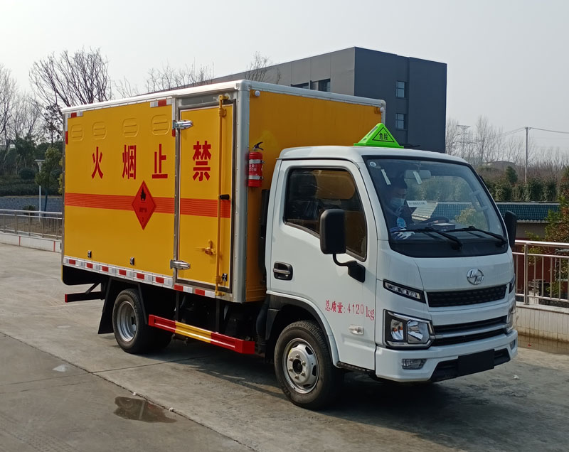 程力牌CL5043XRQ6WX型易燃?xì)怏w廂式運(yùn)輸車